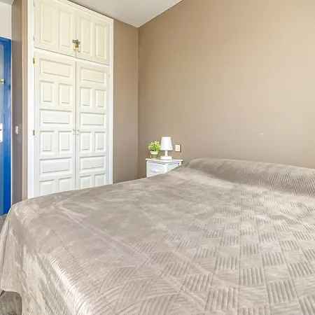 Apartament In By The Roses